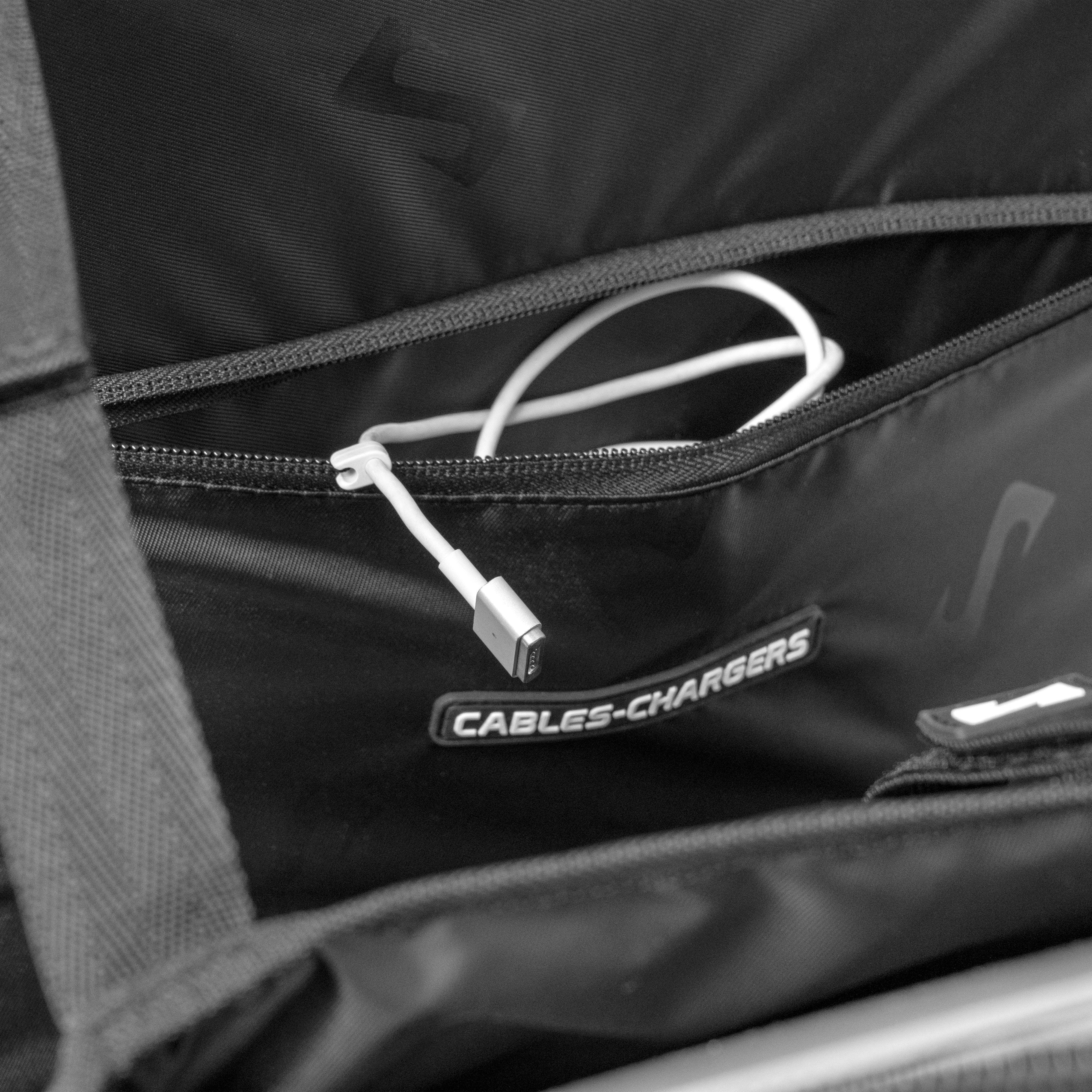 BACKPACK PRO 35L - VEGAN LEATHER SYNERSKIN™ - Image 12